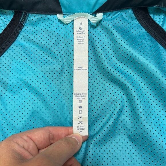 Lululemon Pack It Packable Vest Hidden Hood Blue Black Women’s Size 6 - Picture 12 of 12